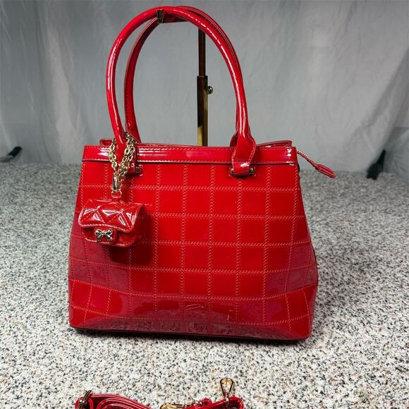 Women's Red Quilted Patent Leather Tote Bag Gold Chain Accent - Picture 1 of 10
